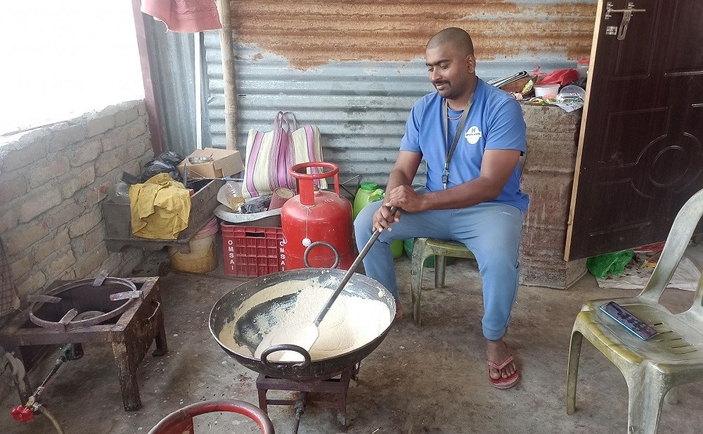 Rabindra Yadav saves Rs 90,000 monthly from milk business