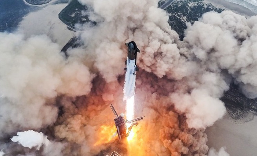 spaceX launches 21 Starlink internet satellites into space